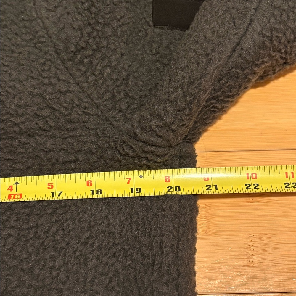FIGS On Shift Gray/Black Sherpa Zip-Up Jacket Women’s Small - Picture 7 of 9